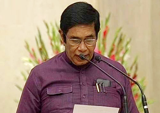 oscar fernandes sworn in